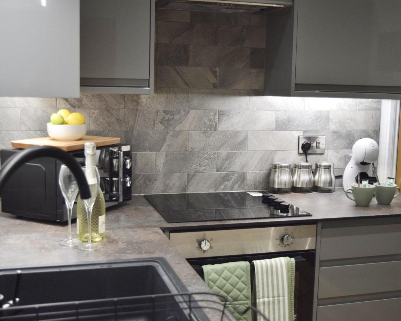 The Yorkshire Crown - Luxury Apartment - Free Parking Nearby 해러게이트 외부 사진